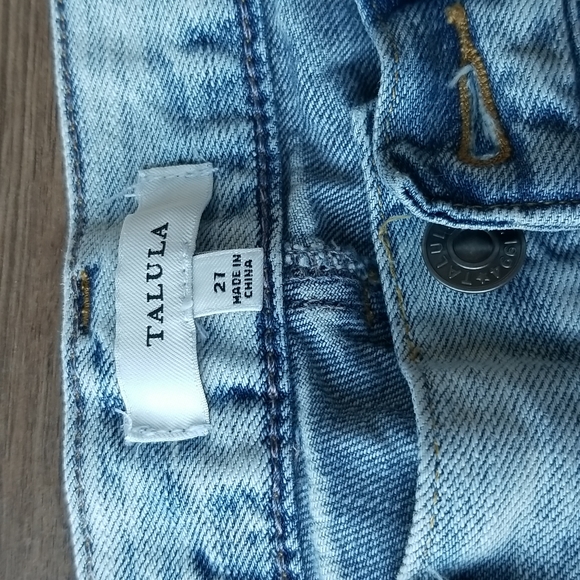 2/$25 Talula Low Rise shredded hem shorts size 27 - Picture 5 of 13
